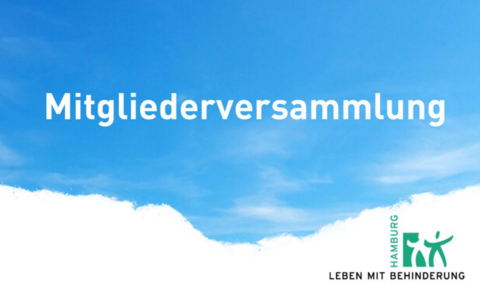Text "Mitgliederversammlung" vor blauem Himmel