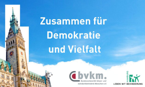 Hamburger Rathaus, Text "Zusammen für Demokratie und Vielfalt" vor blauem Himmel