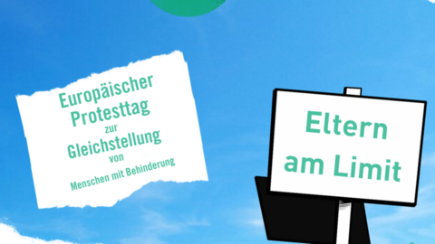 Schilder mit der Aufschrift "Europäischer Protesttag zur Gleichstellung von behinderten Menschen" und "Eltern am Limit" vor blauem Himmel
